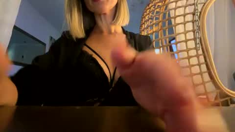 Snapshot of anna_bella99 chatting on July 10, 2026, 9:34 am Anna online show from July 10, 2026, 9:34 am