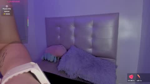 Snapshot of anna_blade_ chatting on October 1, 2025, 2:45 pm ANNA online show from October 1, 2025, 2:45 pm