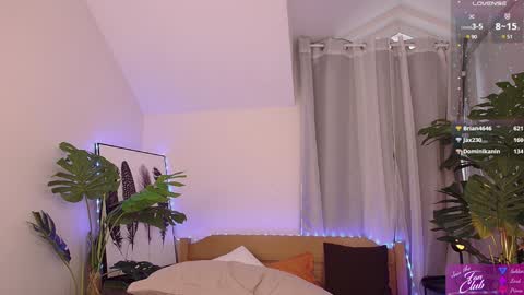 Snapshot of anna_bones chatting on December 11, 2024, 11:30 am Anna online show from December 11, 2024, 11:30 am