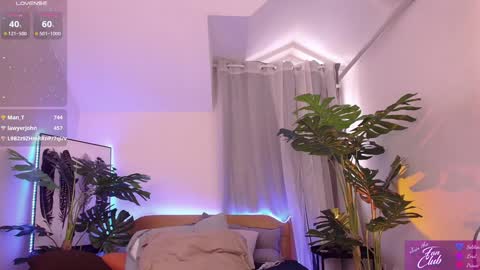 Snapshot of anna_bones chatting on February 1, 2025, 11:32 am Anna online show from February 1, 2025, 11:32 am