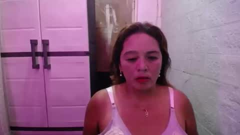 Snapshot of anna_leah chatting on December 5, 2024, 2:11 pm anna_leah online show from December 5, 2024, 2:11 pm