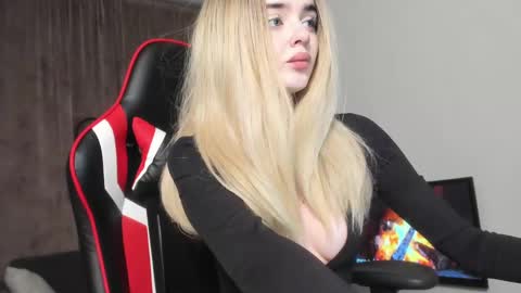 Snapshot of anna_nickol chatting on December 17, 2024, 6:09 pm Anna online show from December 17, 2024, 6:09 pm