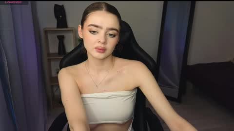 Snapshot of anna_nickol chatting on March 6, 2025, 3:56 pm Anna online show from March 6, 2025, 3:56 pm