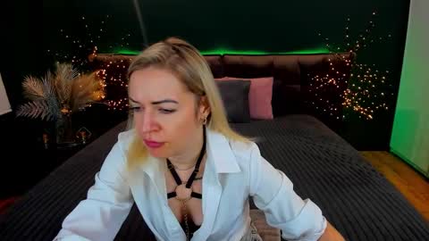 Snapshot of anna_snow9 chatting on September 15, 2025, 12:05 pm anna_snow9 online show from September 15, 2025, 12:05 pm