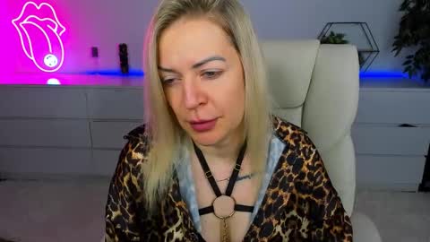 Snapshot of anna_snow9 chatting on October 3, 2025, 5:48 am anna_snow9 online show from October 3, 2025, 5:48 am