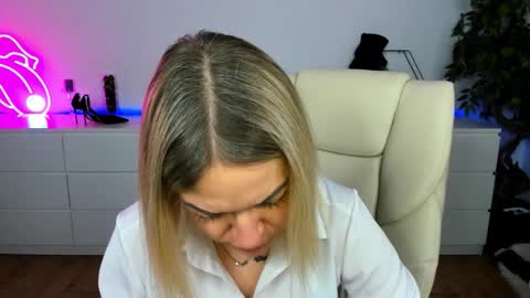 Snapshot of anna_snow9 chatting on December 1, 2025, 6:46 pm anna_snow9 online show from December 1, 2025, 6:46 pm