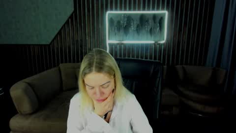 Snapshot of anna_snow9 chatting on December 3, 2025, 6:43 am anna_snow9 online show from December 3, 2025, 6:43 am