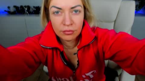 Snapshot of anna_snow9 chatting on December 22, 2025, 6:32 am anna_snow9 online show from December 22, 2025, 6:32 am