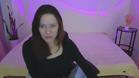 annaabels online show from October 13, 2025, 4:56 am