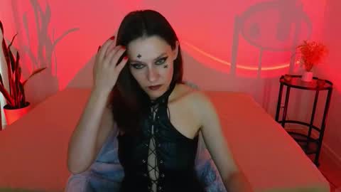 annaabels online show from October 31, 2025, 8:04 am