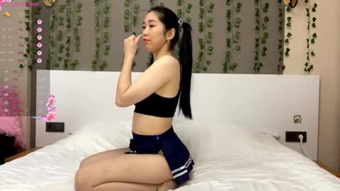 Snapshot of annabellegallego chatting on December 22, 2025, 9:39 am Aya online show from December 22, 2025, 9:39 am