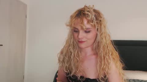 annaevv online show from March 2, 2026, 8:10 am