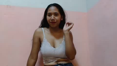 Snapshot of annahhotgirl chatting on February 25, 2025, 6:36 am annahhotgirl online show from February 25, 2025, 6:36 am