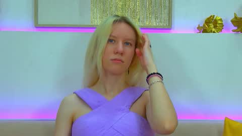 Snapshot of annamaisie chatting on December 16, 2025, 6:18 am Anna online show from December 16, 2025, 6:18 am