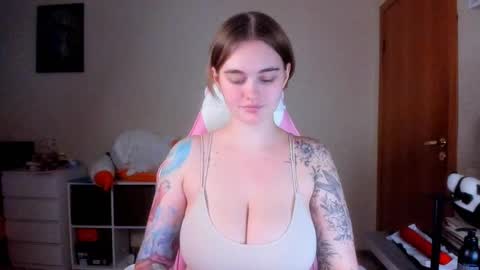 AnnaRoading online show from February 17, 2025, 6:48 pm