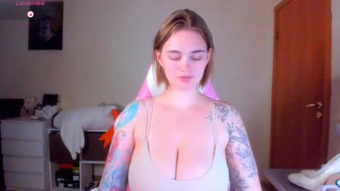 AnnaRoading online show from October 6, 2025, 9:56 pm