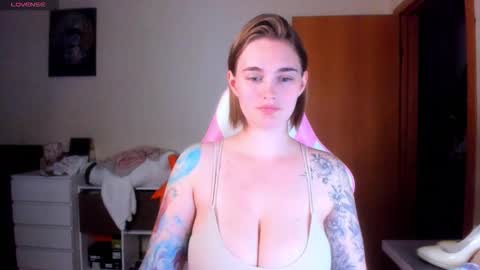 AnnaRoading online show from October 7, 2025, 9:01 pm