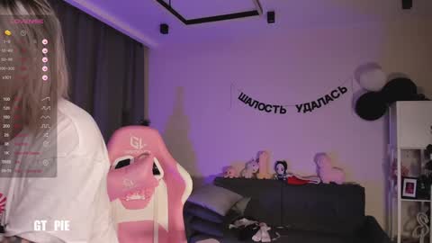 Anna online show from January 1, 2025, 7:21 pm