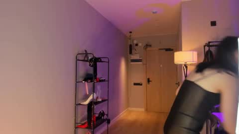 Anna online show from October 10, 2025, 6:07 pm