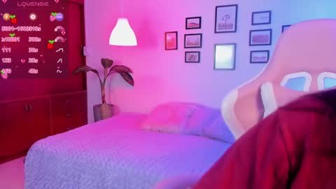 Snapshot of anne_bloom_ chatting on January 7, 2025, 11:37 am Anne online show from January 7, 2025, 11:37 am