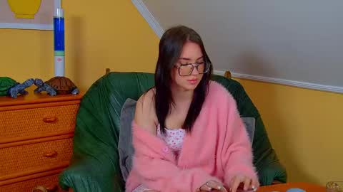 Anne online show from November 14, 2025, 8:02 am