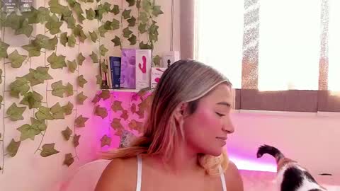 Snapshot of annebull_ chatting on February 9, 2025, 6:58 pm Anne online show from February 9, 2025, 6:58 pm