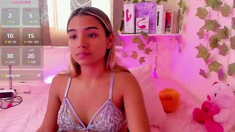 Snapshot of annebull_ chatting on February 22, 2025, 8:53 pm Anne online show from February 22, 2025, 8:53 pm