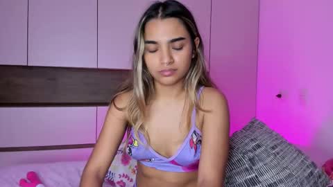 Snapshot of annebull_ chatting on September 10, 2025, 11:32 am Anne online show from September 10, 2025, 11:32 am