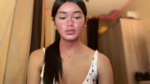 Snapshot of annedee_ chatting on December 11, 2024, 8:28 pm Kim online show from December 11, 2024, 8:28 pm