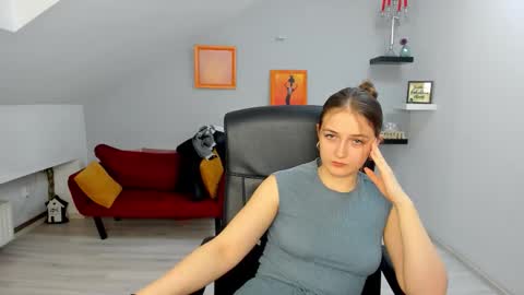 annewilsonn online show from February 9, 2026, 12:09 pm