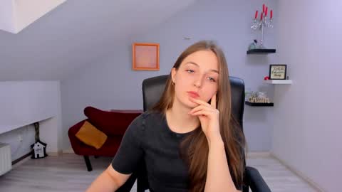 annewilsonn online show from April 14, 2026, 12:22 pm