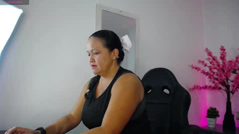 annie_carterr_ online show from May 26, 2026, 12:34 pm