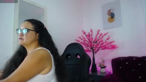 annie_carterr_ online show from May 27, 2026, 1:08 pm