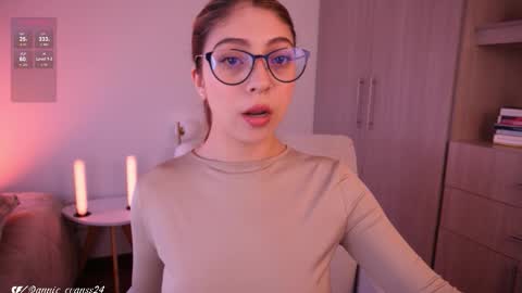 Snapshot of annie_evans24 chatting on November 2, 2025, 9:17 pm Annie Evans online show from November 2, 2025, 9:17 pm