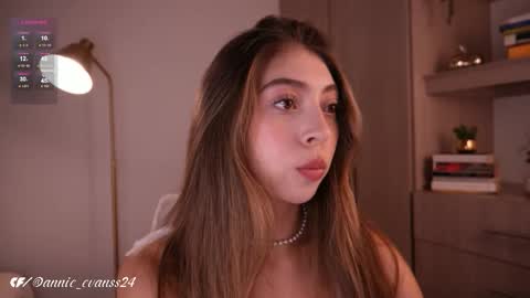 Snapshot of annie_evans24 chatting on December 17, 2025, 11:22 pm Annie Evans online show from December 17, 2025, 11:22 pm