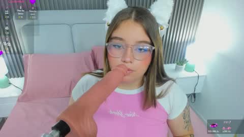 Annie online show from April 1, 2026, 8:06 pm