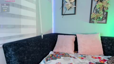 Snapshot of annie_karlsson__ chatting on December 27, 2024, 9:00 pm online show from December 27, 2024, 9:00 pm