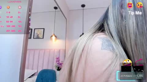 Snapshot of annie_karlsson__ chatting on October 2, 2025, 3:24 am online show from October 2, 2025, 3:24 am