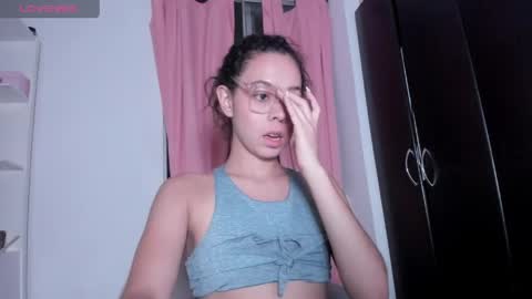 annie_rosse1017 online show from May 22, 2026, 3:02 am