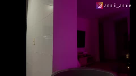 JEANNE no olvides seguirme dont forget follow me  uu online show from December 19, 2025, 11:12 pm