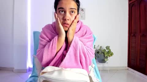 Snapshot of annie_sweet6 chatting on December 22, 2025, 1:30 pm Annie online show from December 22, 2025, 1:30 pm