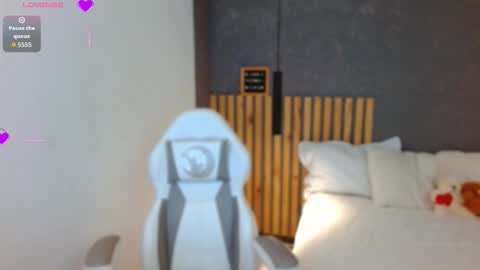 Snapshot of annie_volker chatting on November 21, 2025, 4:11 am Annie Volker online show from November 21, 2025, 4:11 am