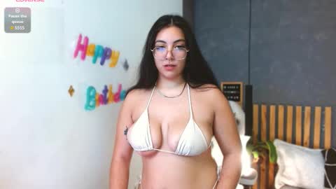 Snapshot of annie_volker chatting on December 18, 2025, 5:35 am Annie Volker online show from December 18, 2025, 5:35 am