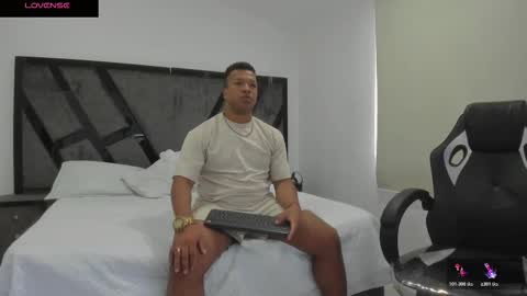 Snapshot of annieandstefan chatting on October 25, 2025, 12:45 pm Annie and Stefan online show from October 25, 2025, 12:45 pm