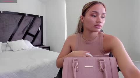 Snapshot of annieandstefan chatting on December 15, 2025, 2:21 pm Annie and Stefan online show from December 15, 2025, 2:21 pm