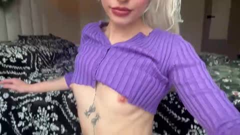 Snapshot of annieangel18 chatting on December 17, 2025, 9:32 pm ONLY FANS online show from December 17, 2025, 9:32 pm