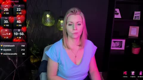 Snapshot of annielight chatting on January 23, 2025, 11:48 am Annie online show from January 23, 2025, 11:48 am