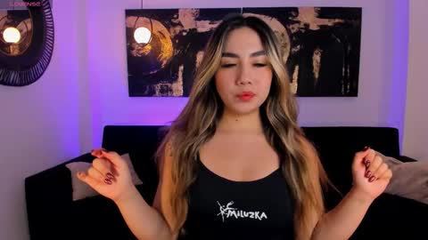 Snapshot of anniemonroe1 chatting on December 18, 2025, 11:27 am Annie Monroe online show from December 18, 2025, 11:27 am