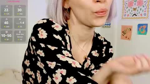 annietinky online show from October 12, 2025, 4:06 pm