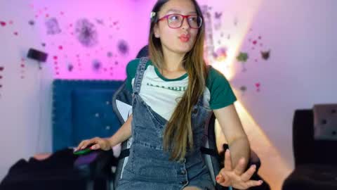 Annie  Michael  online show from May 7, 2026, 2:39 am